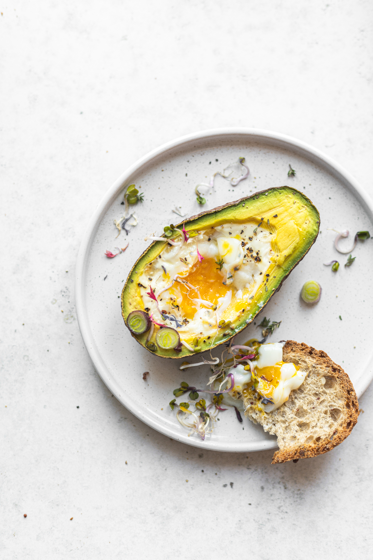 Avocado ripieno con uovo
